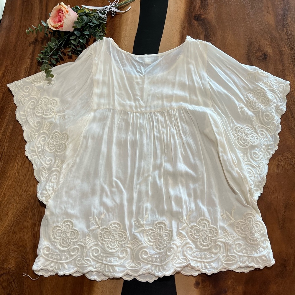 Forever 21 Cream Lace Detail Blouse - Picture 2 of 6